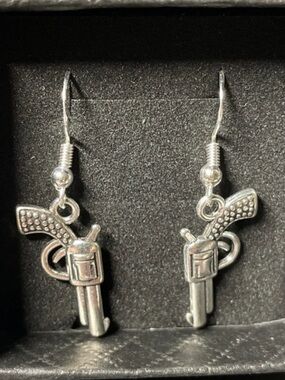 New Silver Tone Pistols Gun
Earrings With .925 earring
Hooks